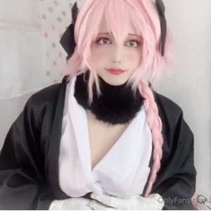onlyfans日本伪娘coser+momo小合集+[22V+10G]