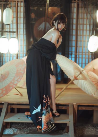 《奈汐酱稀缺资源合集：超高人气新晋网红Coser博主的颜值美女散播！》