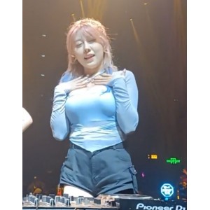 震撼舞蹈全能舞者带来的丰满大罩杯、蜜桃臀热舞！