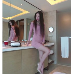 《果哥私拍美模有尺度全高清合集，限量铂金版！》