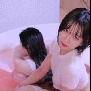 LeeYeonwoo4k原画质自拍视频，浴缸湿身诱惑，透视装，时长4分钟无水印