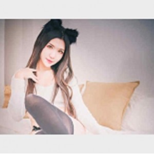 源纱希：日本风格美女网红，黑丝猫耳娘，腿控绅士必收藏！