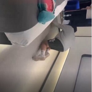 可爱双S学生原味白袜合集1V177M，闻舔喝圣水爬行遛狗