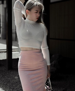 露脸王道大波御姐FansOne网红倪娜Nina新世纪6P多人混战合集1V5890M，解压需知详见说明