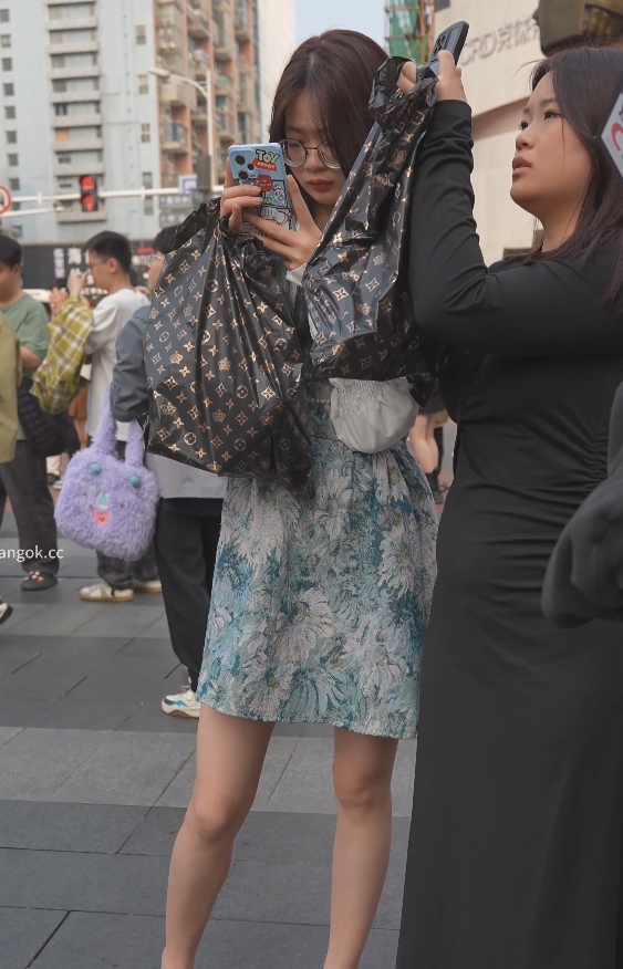 街拍意外捕捉商场粉翼裤裤655.9MB流鼻血