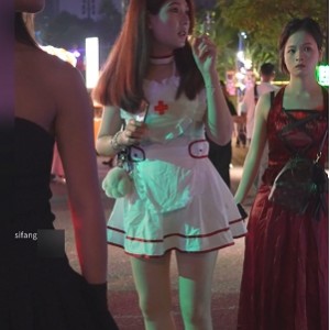 护士裙小姐姐绝密视角街拍1部292.8MB